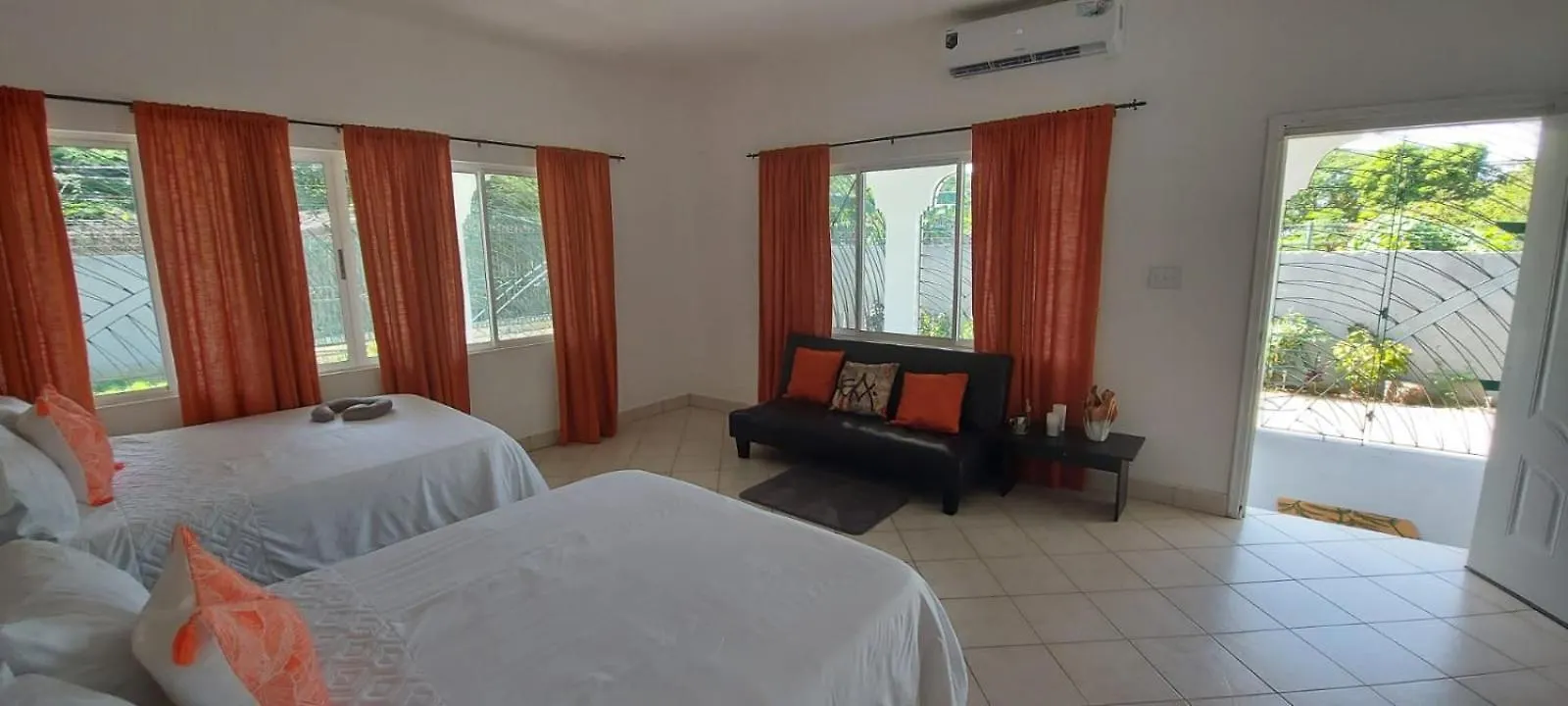 بيت ضيافة Georgia Ann'S Guesthouse نيغريل